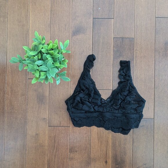 BLACK LACE VINTAGE BRALETTE - Picture 1 of 2